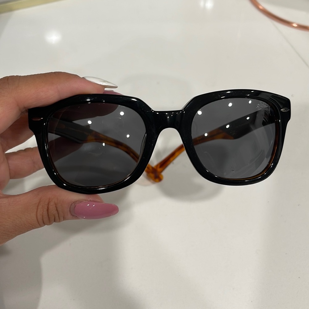 Original penguin sunglasses, comes with original case